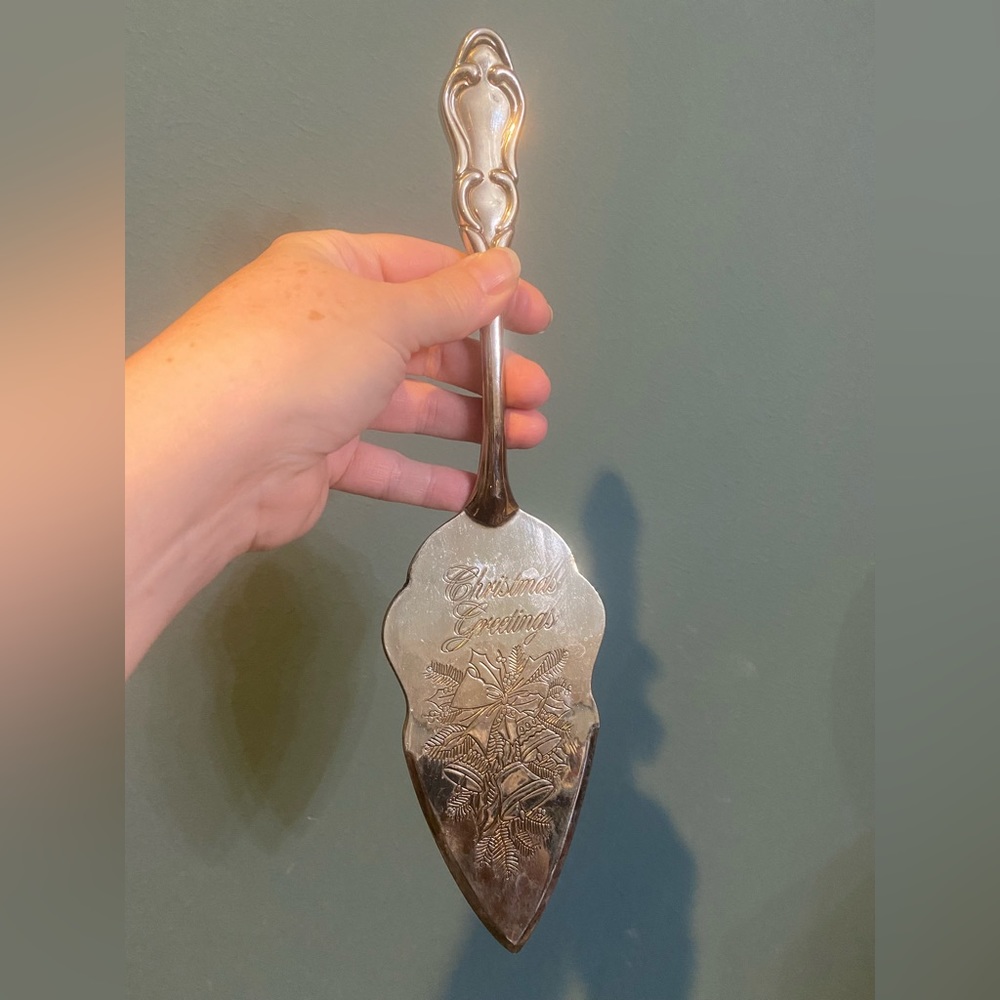 Vintage International Silver Co. “Christmas Greetings” Silver Plate Cake Server
